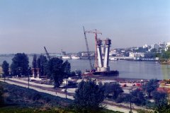 img559-1987apr27-skybridge-construction