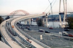 img602-1988oct20-skybridge-construction