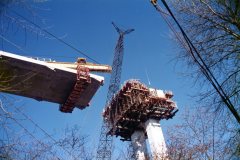 img606-1988mar16-skybridge-construction