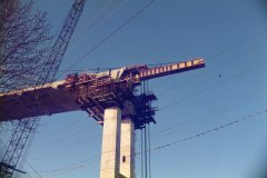 img619-1988mar20-skybridge-construction-surrey