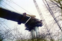 img620-1988mar17-skybridge-construction