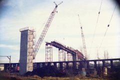 img639-1988jan26-skybridge-construction-surrey