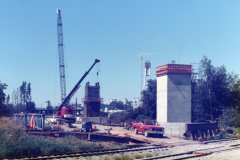 img649-1987apr01-skybridge-construction-surrey