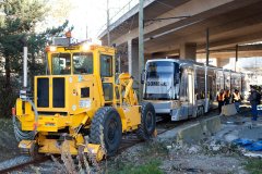 Bombardier FLEXITY Streetcar has finally arrived safely under the Cambie Bridge.  A special rail loader was utilized for offloading it from its oversize special transport trailer.