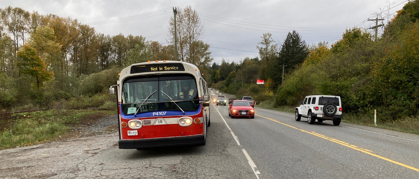 A bus on the road

Description automatically generated