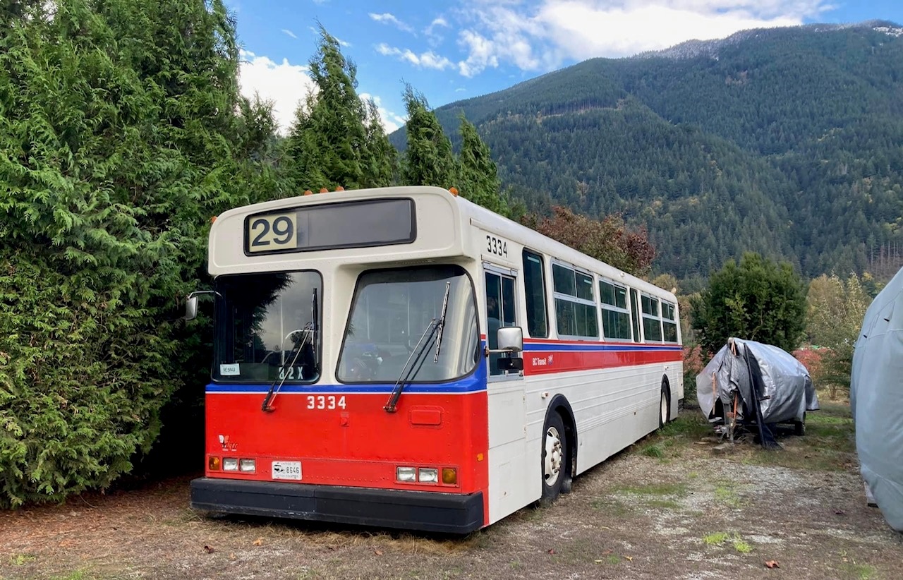 A bus parked in front of trees

Description automatically generated